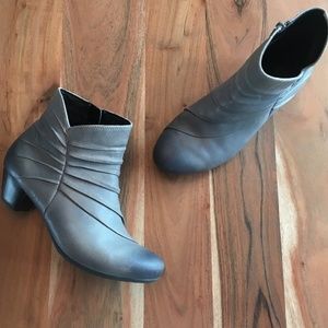MOVING Josef Seibel Grey Heeled Bootie Size 38/7.5